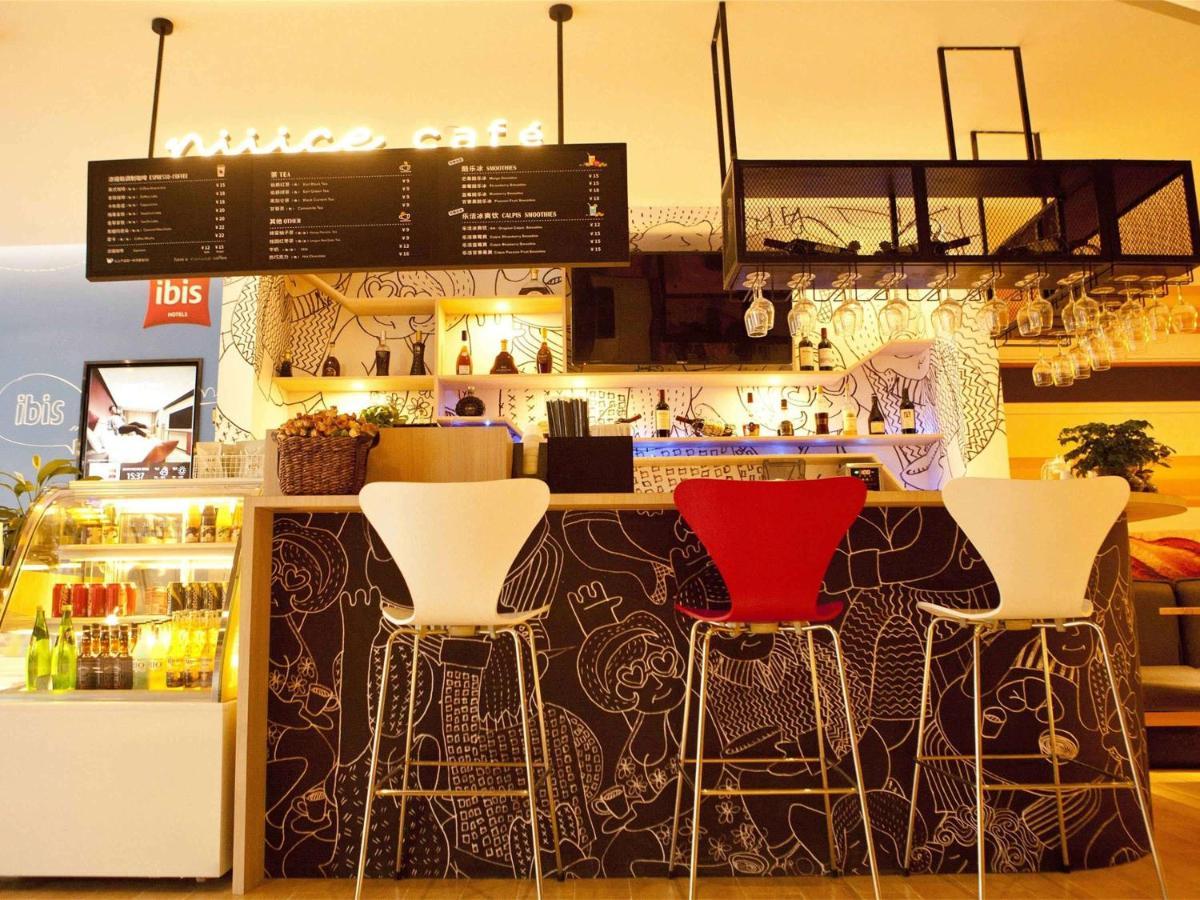 Ibis Tianjin Railway Station North Square Hotel Bagian luar foto
