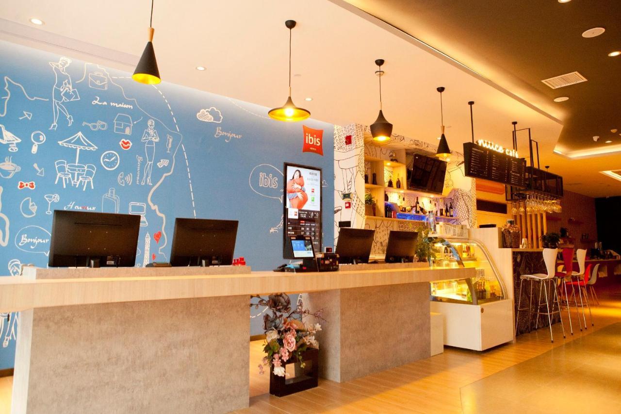 Ibis Tianjin Railway Station North Square Hotel Bagian luar foto