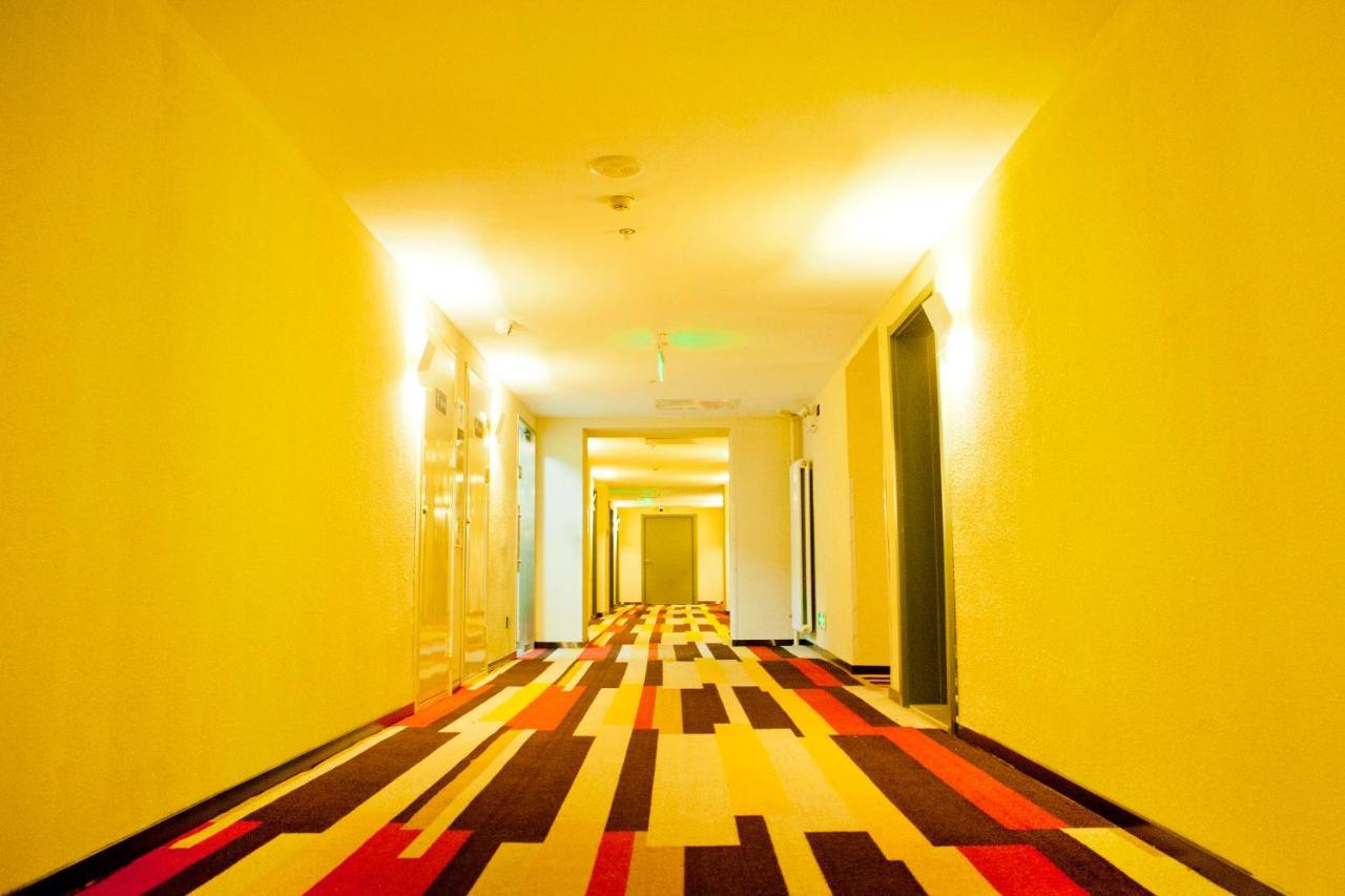 Ibis Tianjin Railway Station North Square Hotel Bagian luar foto