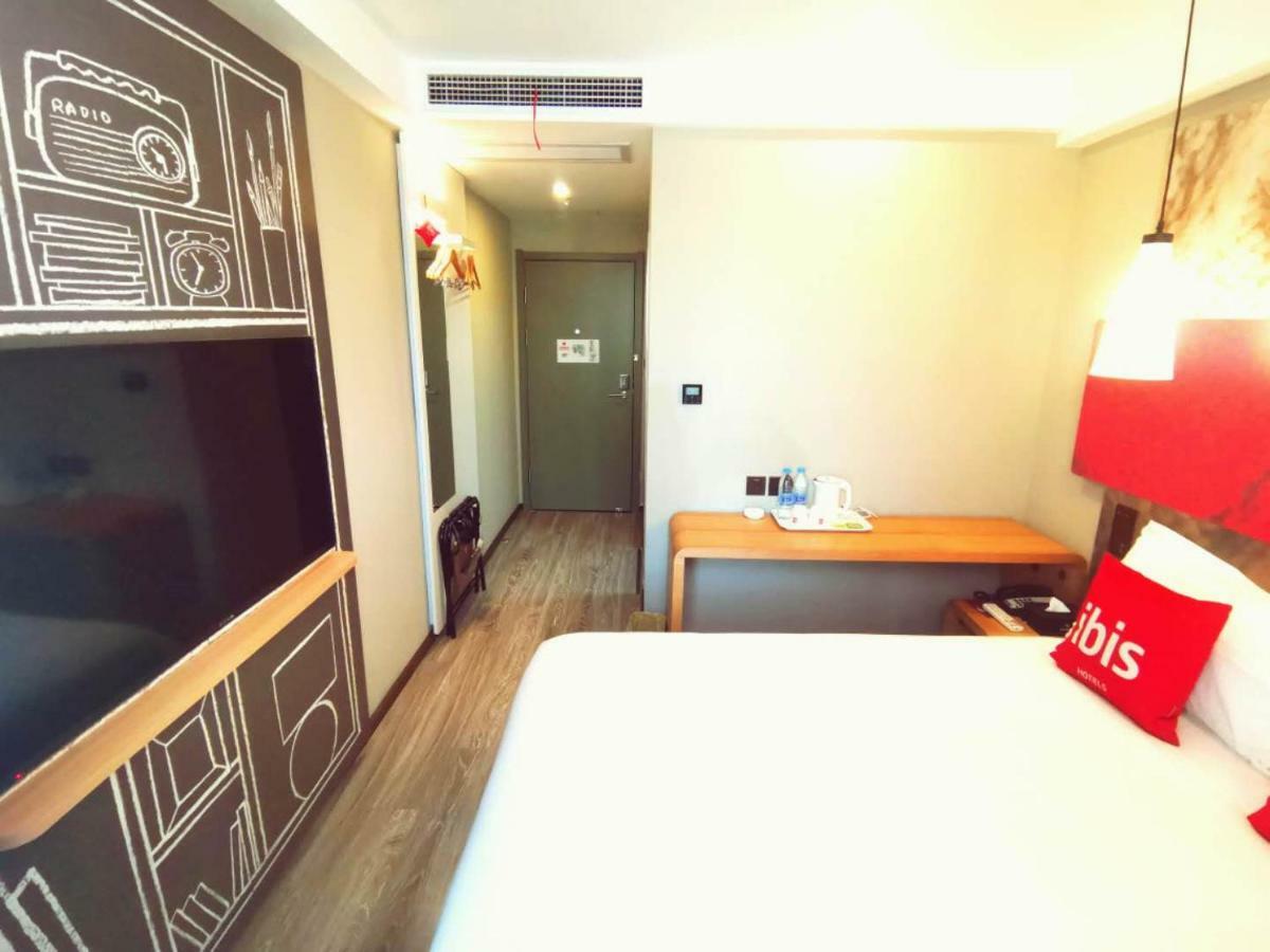 Ibis Tianjin Railway Station North Square Hotel Bagian luar foto