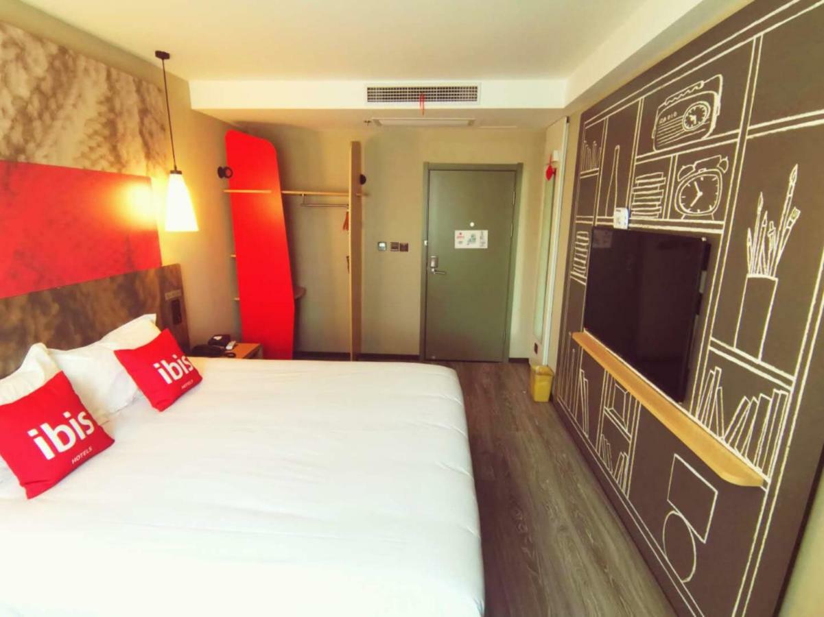 Ibis Tianjin Railway Station North Square Hotel Bagian luar foto