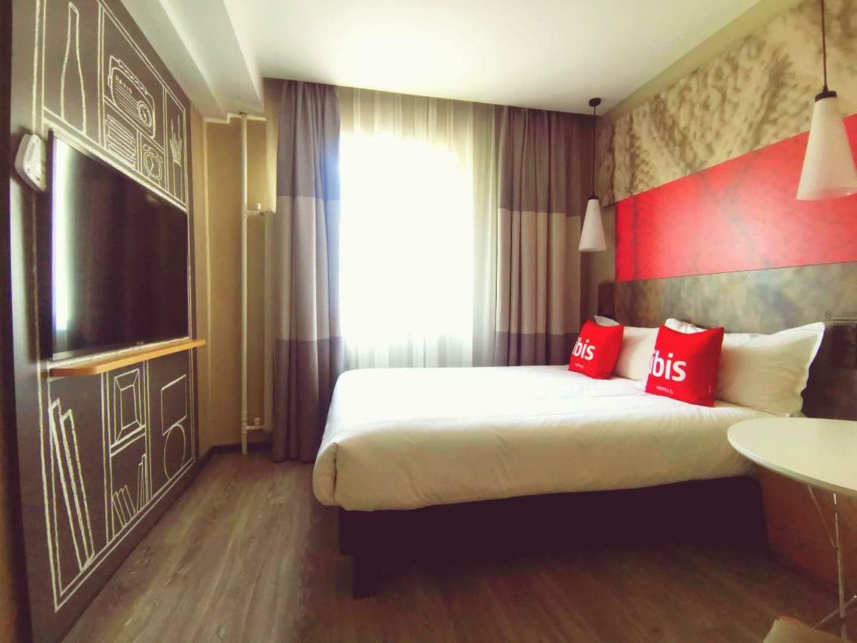 Ibis Tianjin Railway Station North Square Hotel Bagian luar foto